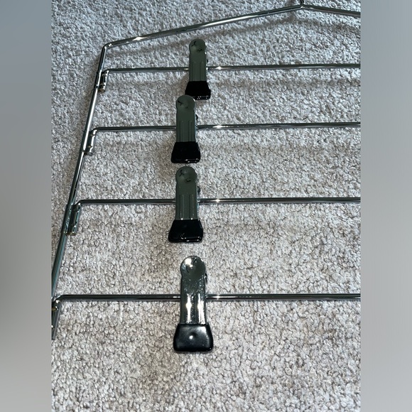 CLOTHING RACK - Picture 3 of 4